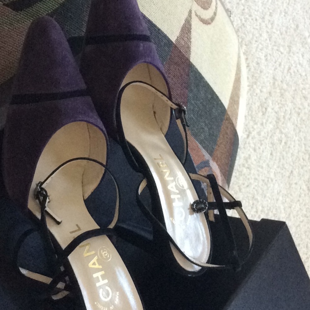 CHANEL purple & black strappy suede pumps - Picture 8 of 12